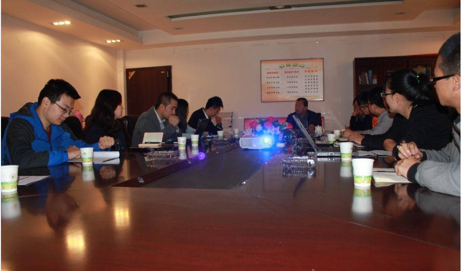 森林舞会官网集团与战术合作同伴青海联通共同听取用友和金蝶两家HR产品职能分析和注明